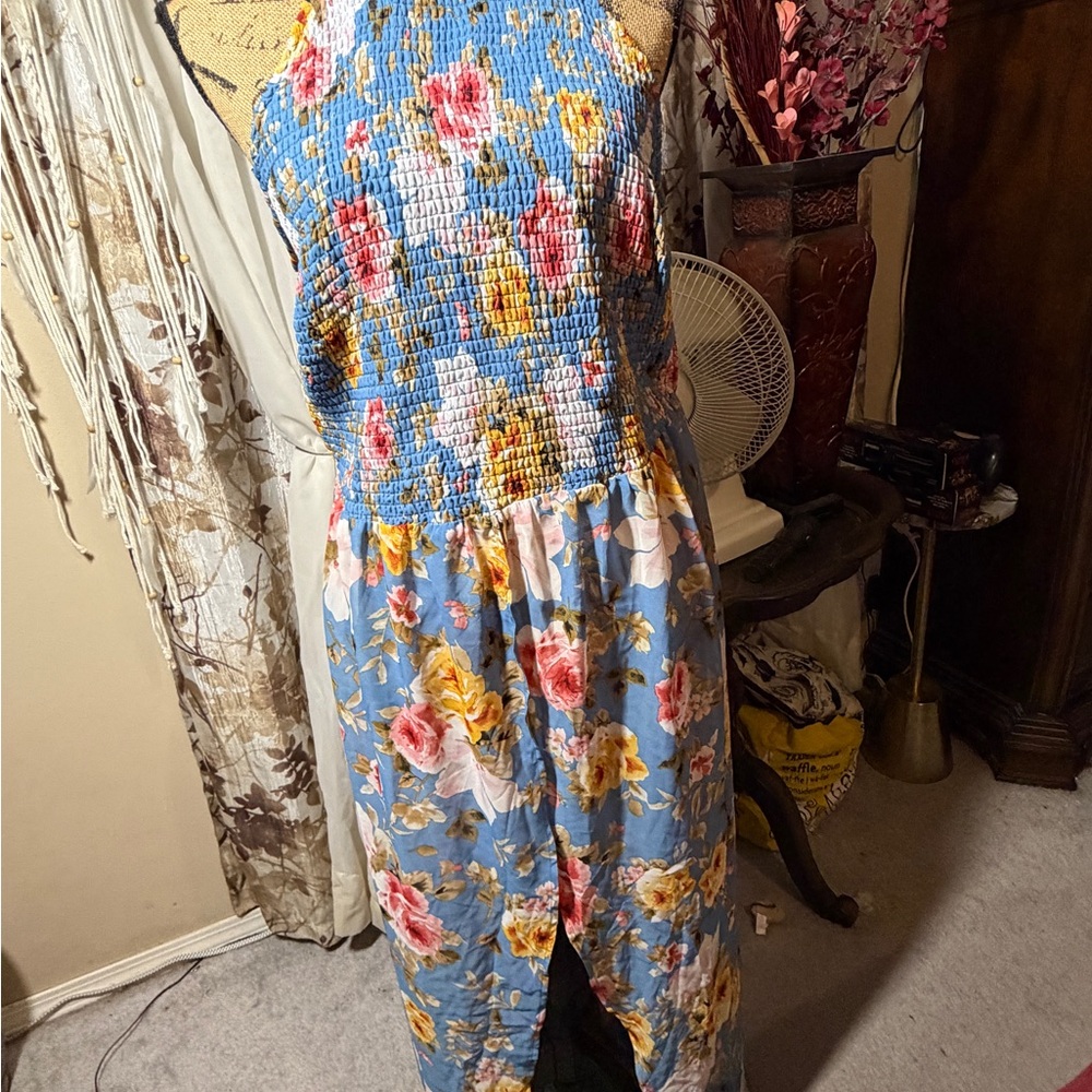 VENUS Blue Floral Smocked Dress - Picture 5 of 11